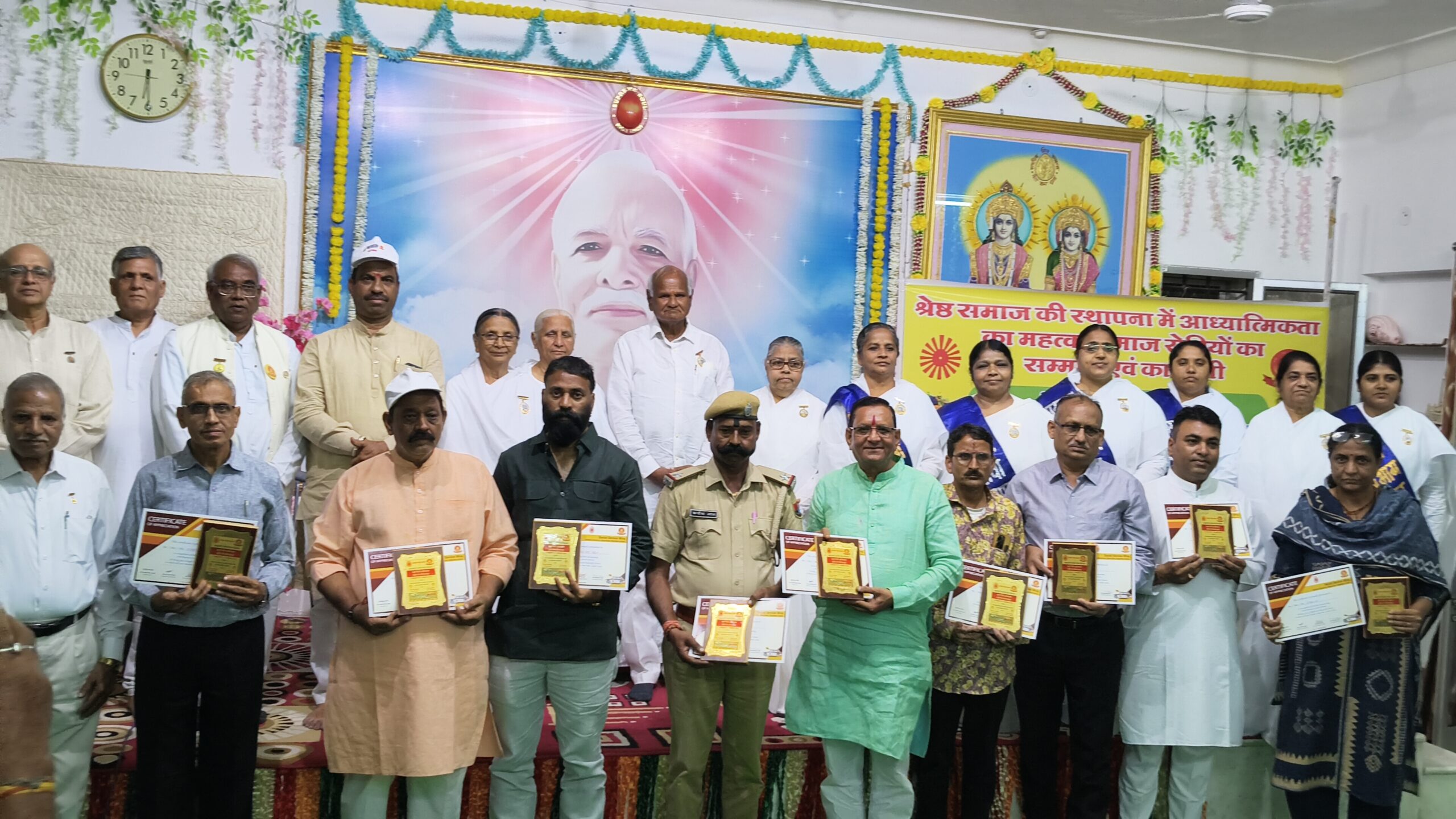 ब्रह्माकुमारीज भीलवाड़ा सेवा केन्द्र की स्वर्ण जयंती समारोह का शुभारंभ  इन्दौर से आई कार रैली का Bsnl स्वागत एवं समाजसेवियों का सम्मान