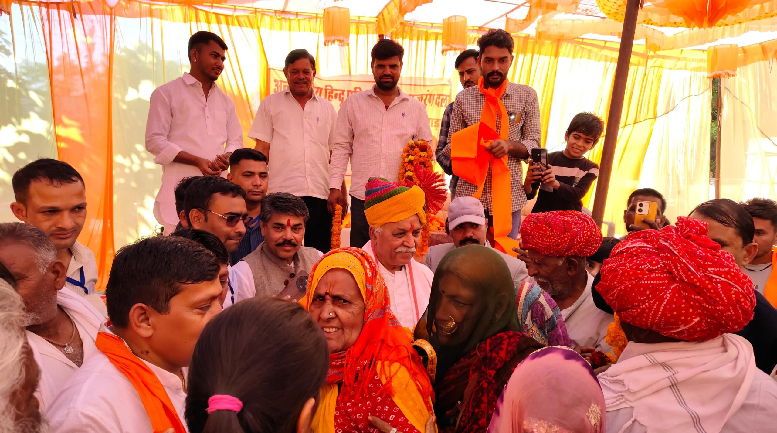 भगवान की ऊर्जा सही मिलेगी तो हमारा कल्याण होगा- डॉ. तोगड़िया   राष्ट्रीय बजरंग दल के राष्ट्रीय अध्यक्ष प्रवीण तोगड़िया का सवाईपुर व ढ़ेलाणा में किया स्वागत 